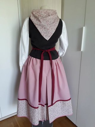 TRAJE NESKA-BASERRITARRA"140 EUROS "