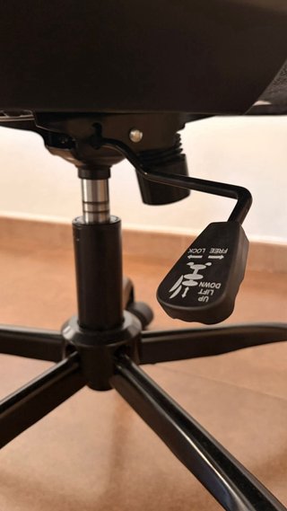 Silla ergonómica negra. En perfecto estado.