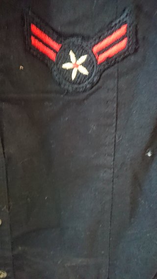 Camisa negra con parches