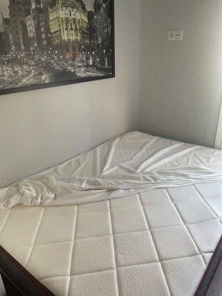 Cama matrimonio 135 а 190 casi nueva
