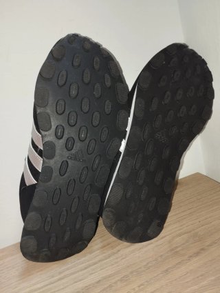 Zapatillas Adidas Negras y Plateadas