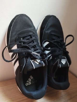 Zapatillas Adidas Negras y Plateadas