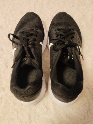 2 pares zapatillas Nike beige/rosa, y negras