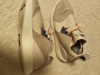2 pares zapatillas Nike beige/rosa, y negras