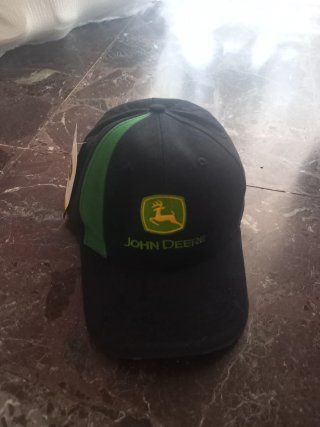 Cappello John Deere Nero e Verde