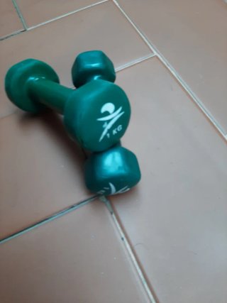 2 Mancuernas 1kg Diferentes Modelos entrenó