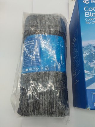 Elegear 150 x 200 cm .Manta Enfriamiento de Verano, Fibra de Enfriamiento Japonesa Q-MAX 0,5 ARC-Chill 3,0, Suave Y Amigable