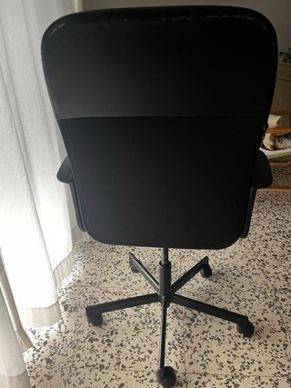 Silla de oficina giratoria negra