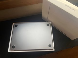 MacBook Air M3 256GB Plata, 8gb RAM.