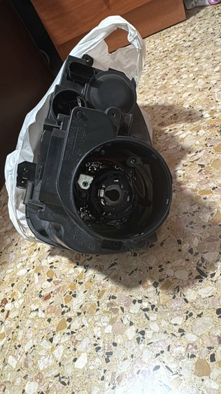 Faro delantero derecho golf v