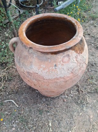 Cántaro de barro antiguo