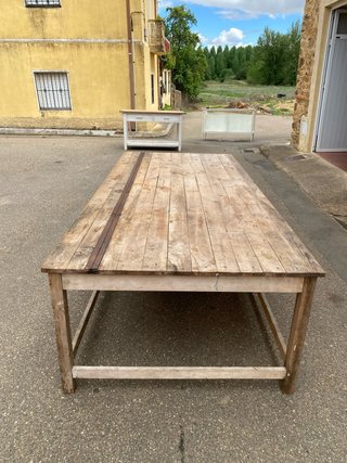 Mesa de madera rústica para corte