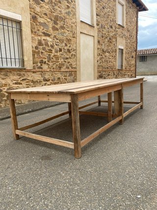 Mesa de madera rústica para corte