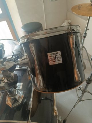 Batería Yamaha con platos