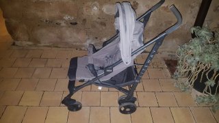 Carrito de paseo negro y rojo Casualpay completo