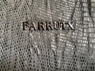 Bolso Farrutx plateado efecto piel serpiente