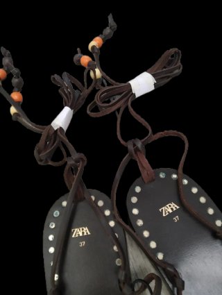 Sandalias Zara piel con abalorios y cuerdas