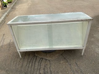 Mostrador madera y cristal tienda