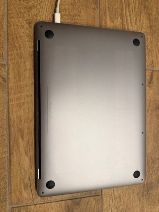 MacBook Pro 13 - 2016 se entrega con accesorios