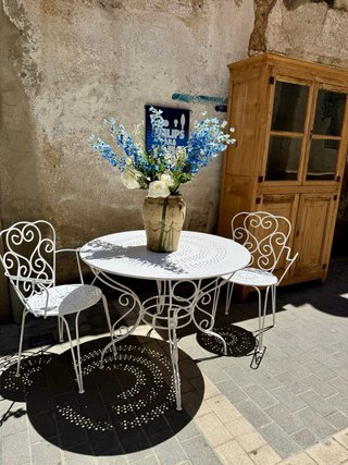 Mesa de jardín antigua de hierro. Restaurada