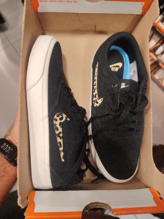 Nike Court Vision Mid Talla 40 tengo 5