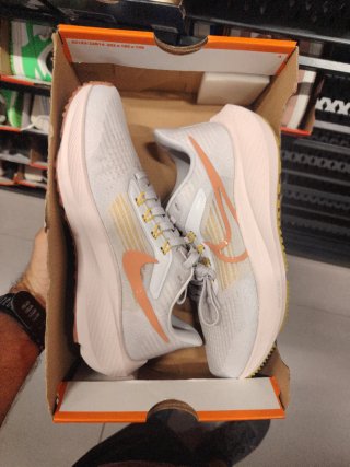 Nike Court Vision Mid Talla 40 tengo 5