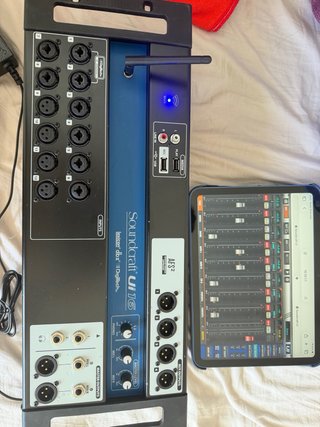 Mesa de mezclas digital Soundcraft Ui16