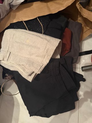 Pantalones de hombre beige y negros