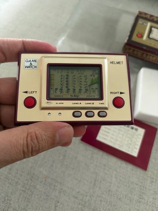 Nintendo Game & Watch Helmet Gold Completo