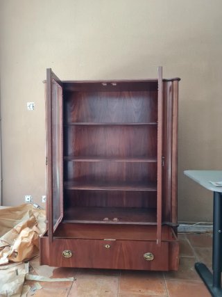 Mueble vitrina antiguo madera y cristal