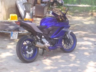 Yamaha R3 Azul Deportiva