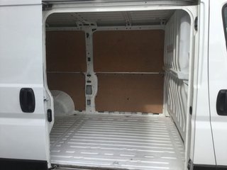 Peugeot Boxer Furgón 333 L2H1 2.2 BlueHDi 140 4p