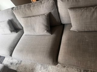 Sofá modular ikea kivik .