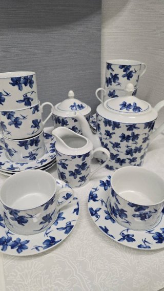 Juego de té Vista Alegre de porcelana floral azul
