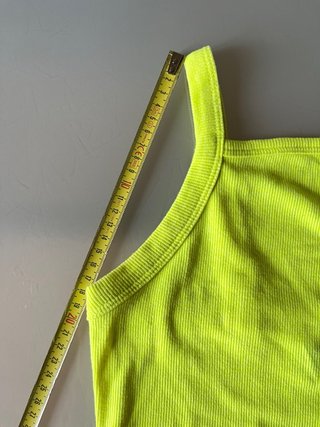 Top cropped a costine giallo fluo Bershka – taglia