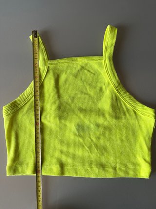 Top cropped a costine giallo fluo Bershka – taglia