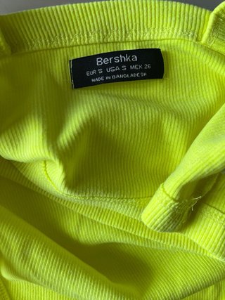 Top cropped a costine giallo fluo Bershka – taglia