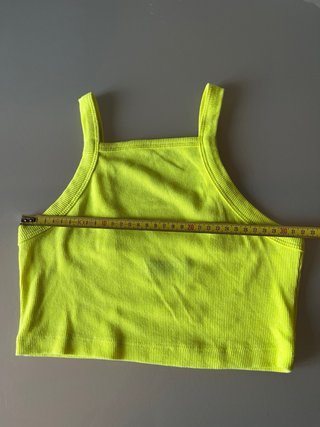 Top cropped a costine giallo fluo Bershka – taglia