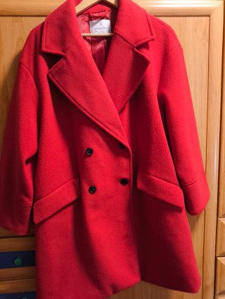 Chaquetón rojo Stradivarius