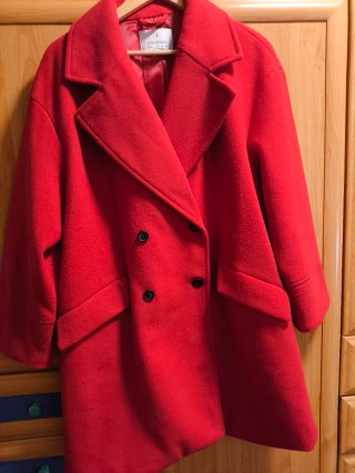 Chaquetón rojo Stradivarius