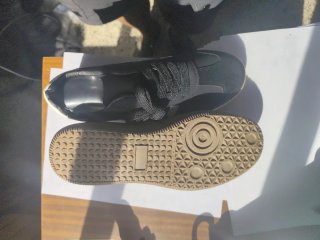 Zapatillas tipo Adidas Negras y Blancas