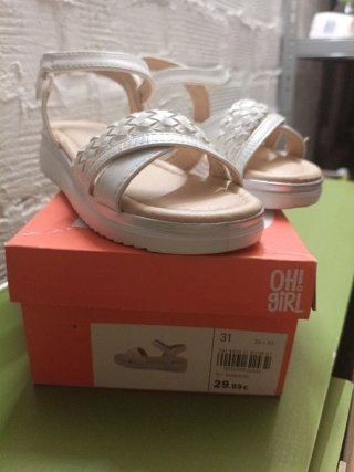 Sandalias niña talla 31. Nuevas.