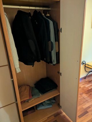 Armario grande de madera