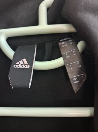 Chaqueta deportiva Adidas negra