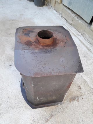 Estufa de hierro con puerta de cristal