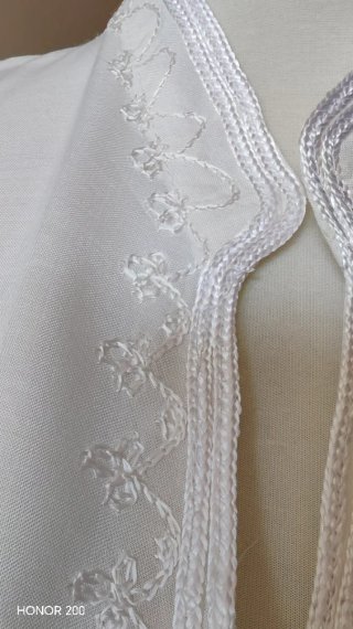Blusa donna bianca con ricami e bottoni colorati