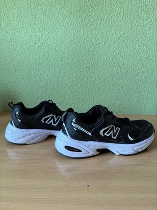 Zapatillas New Balance 530 Negras y Blancas