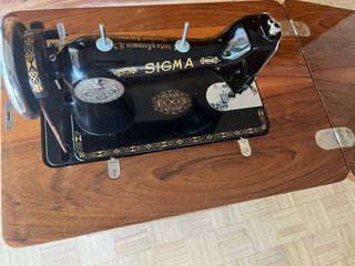 Máquina de coser antigua SIGMA se vende por viaje