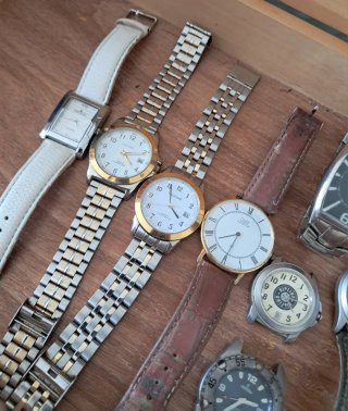 Lotto 8 orologi al quarzo
