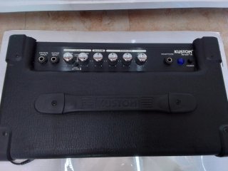 Amplificador Kustom Powered by Celestion